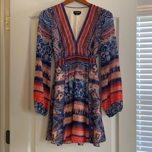 Fully lined bebe v-neck mini dress